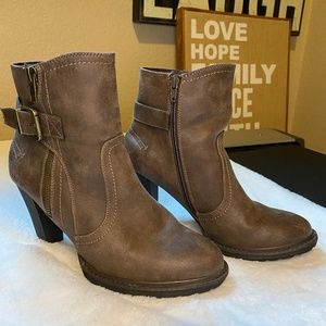 White Mountain Suede Like Zipper Heeled Boots/Booties, Size 9